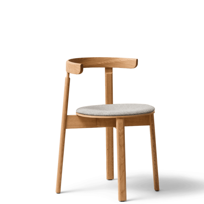 Form and Refine_Lunar_Chair_Oak_Hallingdal_Perspective.png