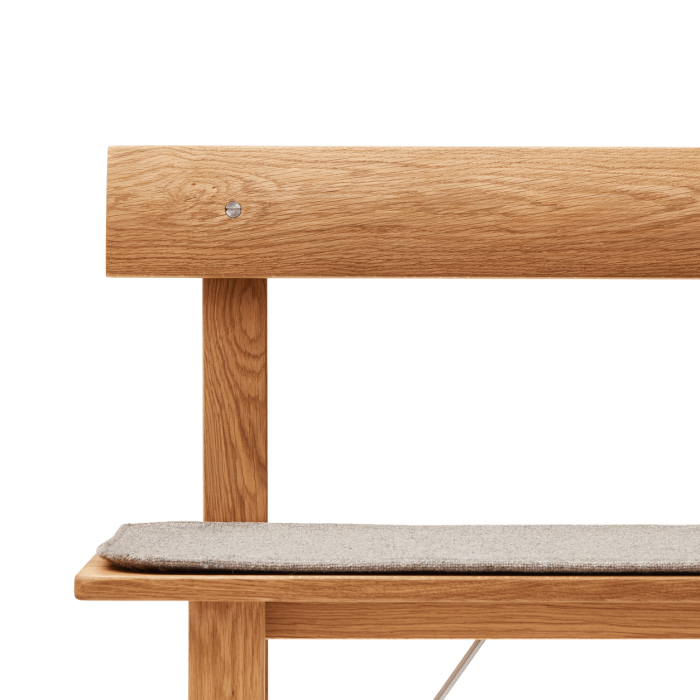 Form and Refine_Position_Cushion_Hallingdal_Detail-front.png