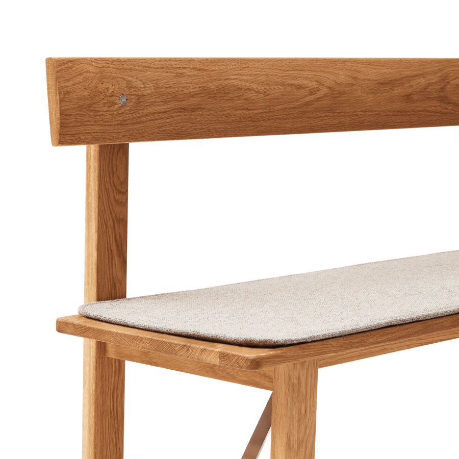 Form and Refine_Position_Cushion_Hallingdal_Detail-side.png
