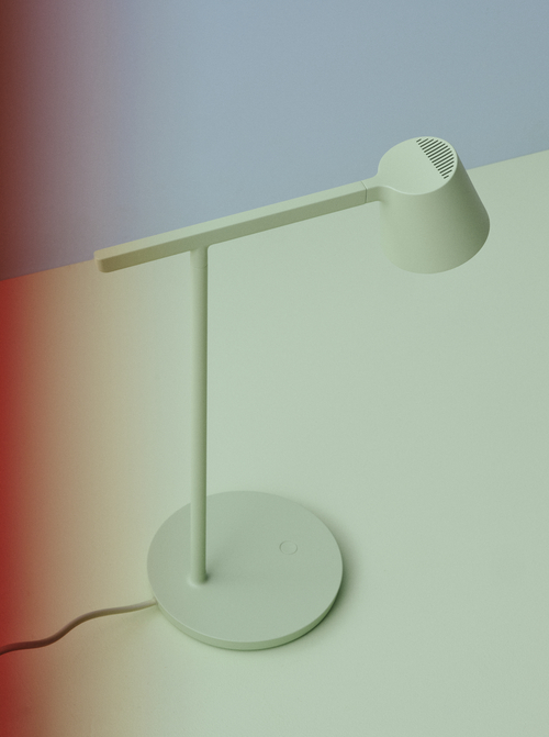 Concept-Tip-Table-Lamp_3727x5000-muuto_3.jpg