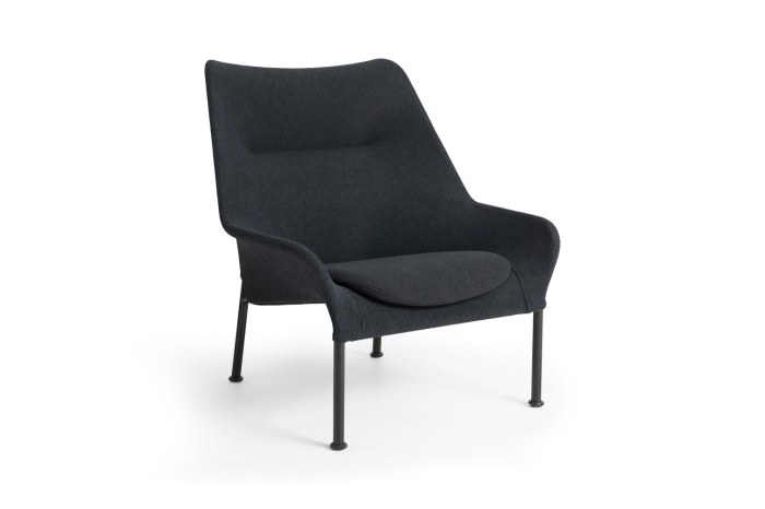 AF351-F482-AU31-03AD_O2 Lounge Chair w. seat cushion soft black_black powder coated steel base.jpg