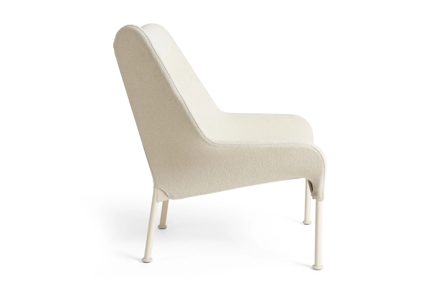 AF350-F476-AU31-03AA_O2 Lounge Chair w. seat cushion soft cream_eggshell powder coated steel base 01.jpg