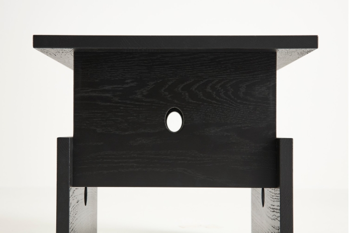 AF095-D090_Wood Box Coffee Table black wb lacquered oak_detail.jpg