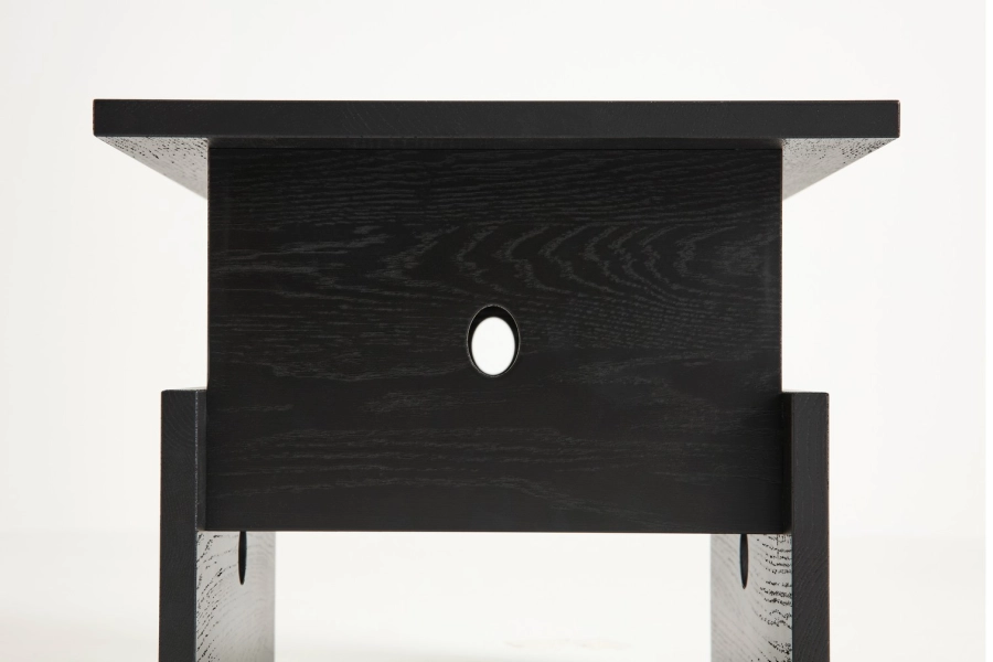 AF095-D090_Wood Box Coffee Table black wb lacquered oak_detail.jpg
