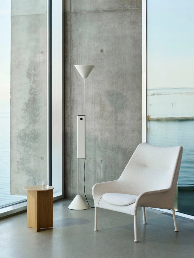 O2 Lounge Chair soft cream eggshell powder coated steel base_Slit Table Wood Round High wb lacquer oak_Twist Floor Lamp cream white.jpg