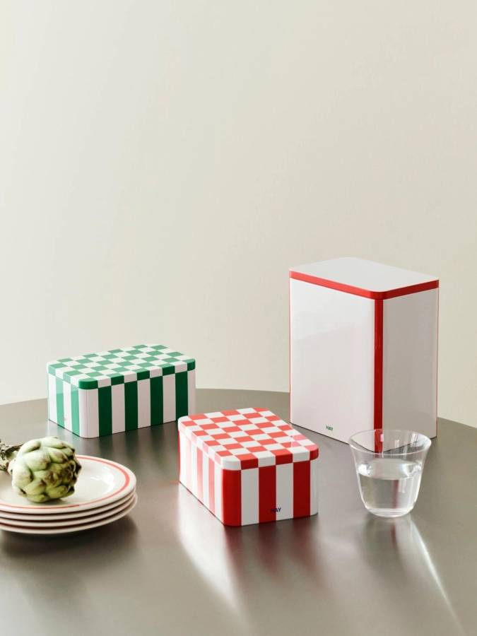 Tin Container S Green and off white_Tin Container S Red and off white_Tin Container L Off white and red_Curve Tumbler Glass.jpg