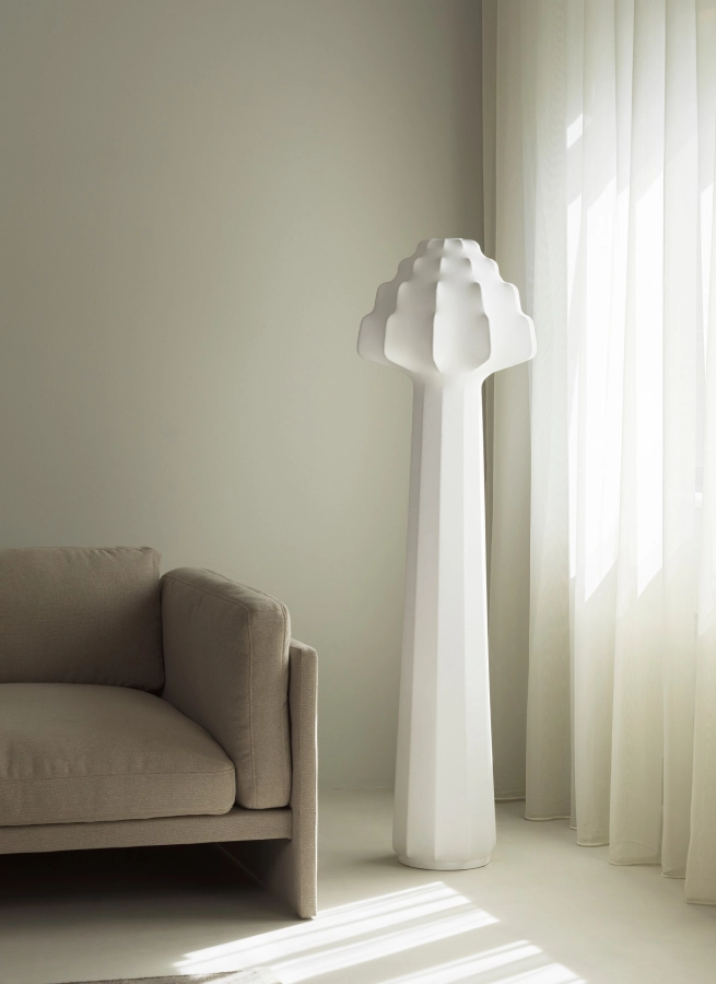 2025_Phantom_Floor_Lamp_01.jpg