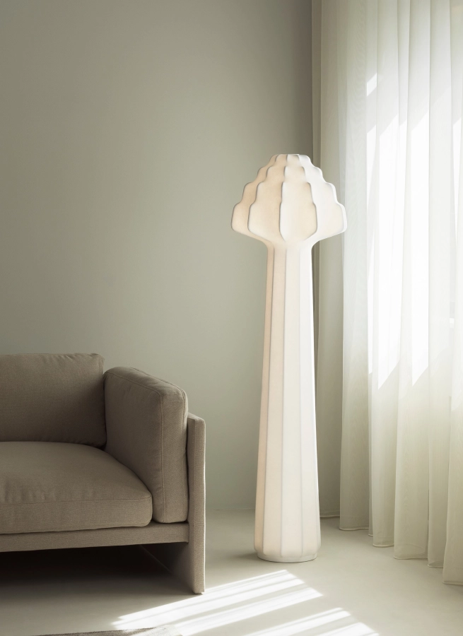 2025_Phantom_Floor_Lamp_02.jpg