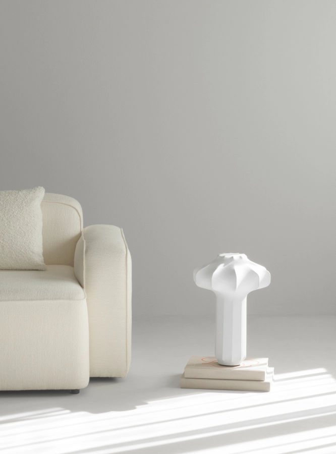 2025_Phantom_Table_Lamp_02.jpg