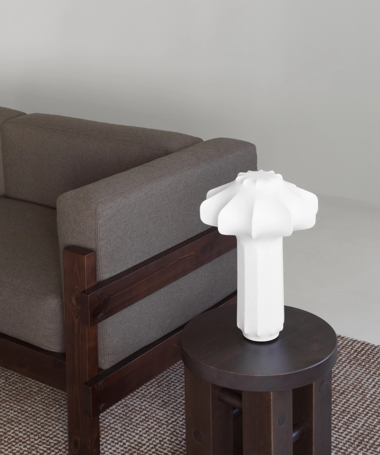 2025_Phantom_Table_Lamp_01-2.jpg