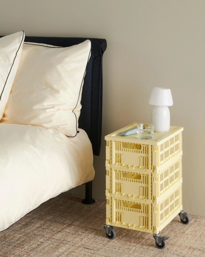 HAY Colour Crate M light yellow_HAY Colour Crate Lid M light yellow_HAY Colour Crate Wheels_Apollo Portable white_Outline ivory-2.jpg