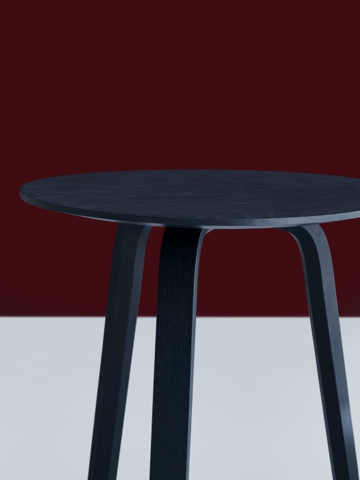 Bella Coffee Table dia45xH39 blue charcoal wb lacquer oak.jpg