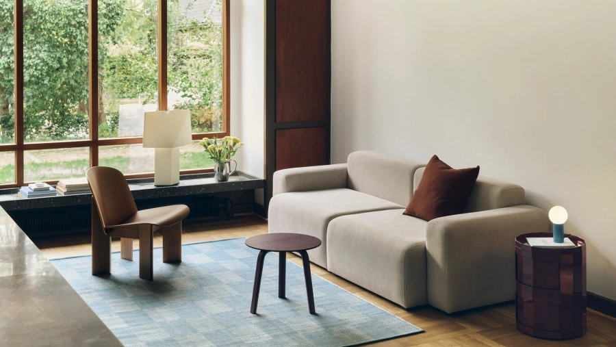 Mags Low 2,5 Seater comb 1 Overlap 05_Check Rug light blue_Facet Cabinet 20 two doors burgundy_Aplat Table Lamp.jpg