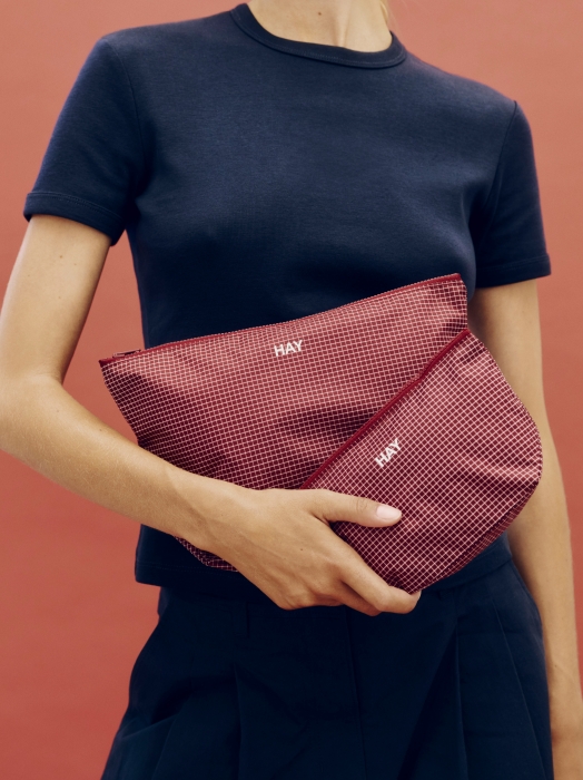 Grid Pouch S burgundy_Grid Pouch M burgundy.jpg