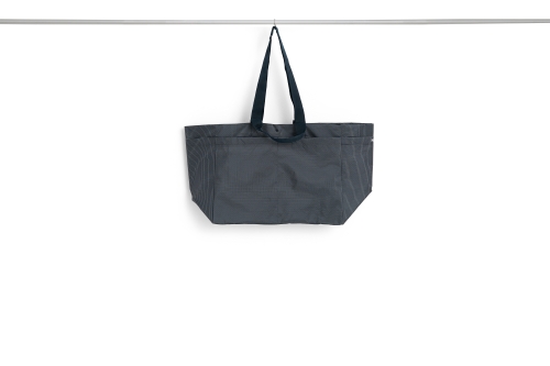 AF784-A602-AE89_Grid Weekend Bag M dark blue.jpg