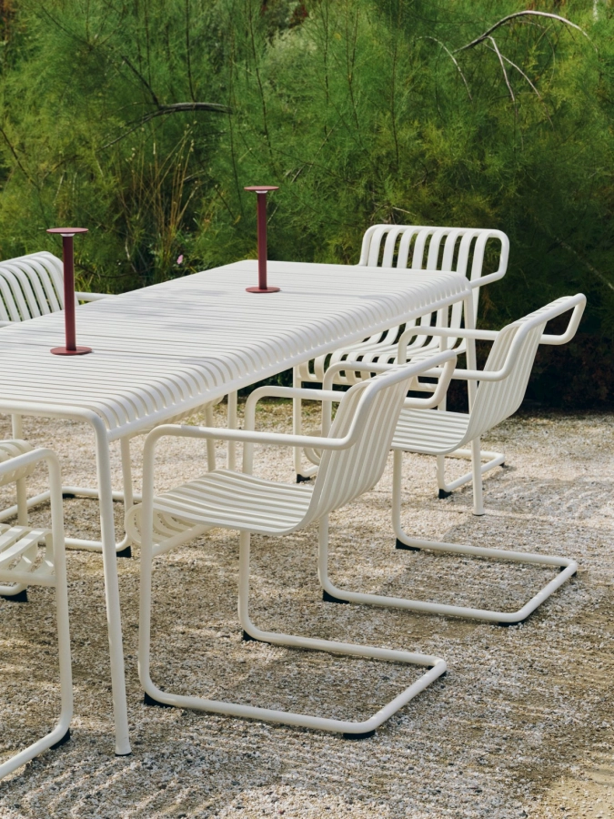 Palissade Cantilever Dining Armchair_Palissade Table L220 cream white_Host Portable Lamp iron red 02.jpg