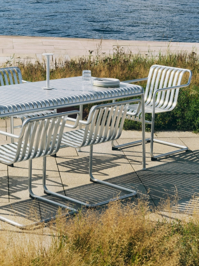 Palissade Cantilever Dining Armchair_Palissade Table L220 hot galvanised steel_Host Portable Lamp cream white.jpg