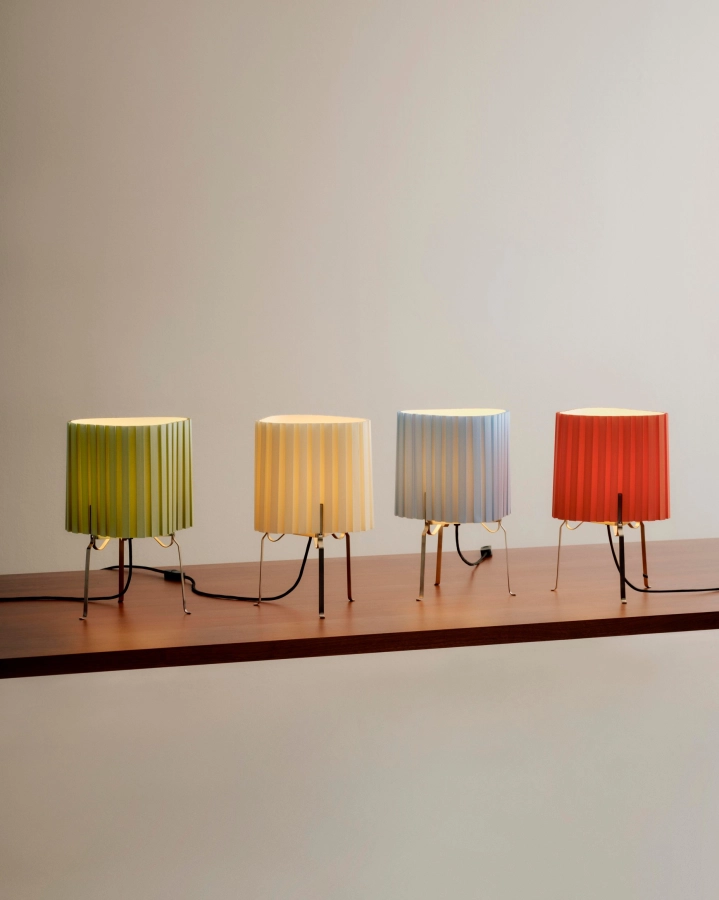 HAY lampa biurkowa CANELE niebieska.jpg