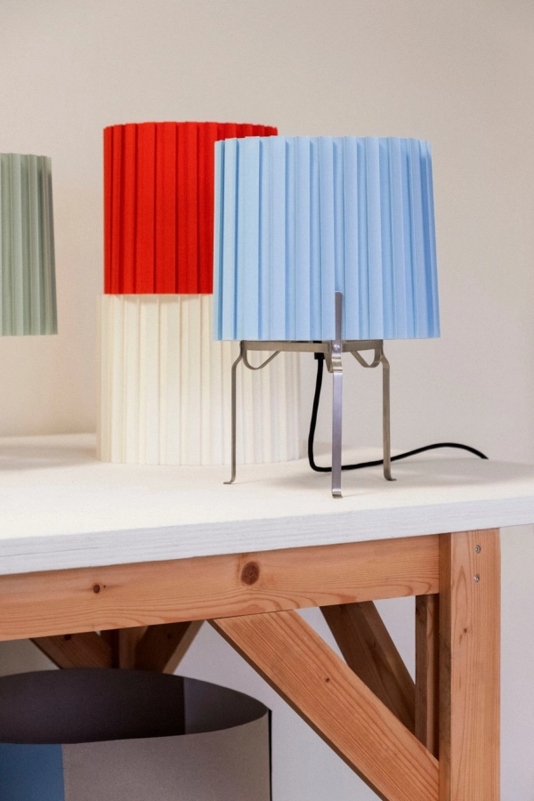 HAY lampa biurkowa CANELE biała.jpg