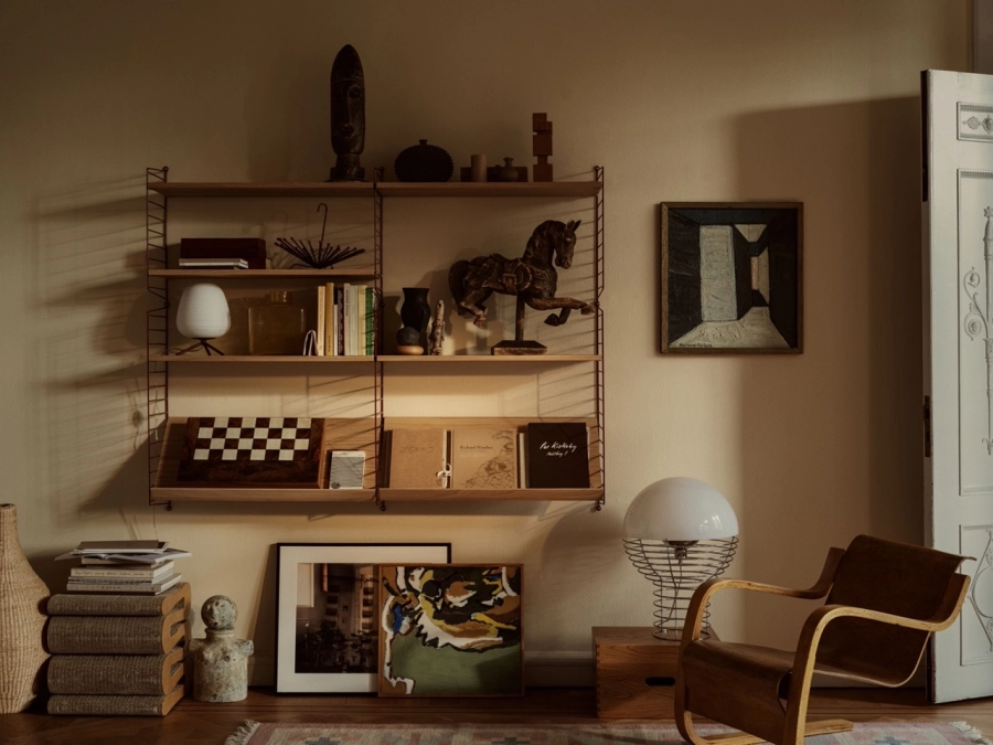 Wall panels dark red, oak shelves_4_Low-Res Duży.jpeg