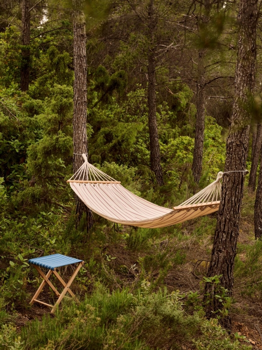 Outdoor Market Hammock beige with red stripe_Outdoor Market Folding Stool blue with beige stripe.jpg
