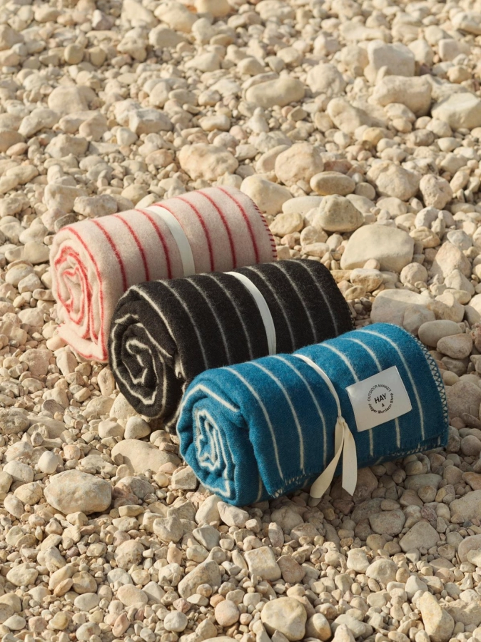 Outdoor Market Throw family.jpg
