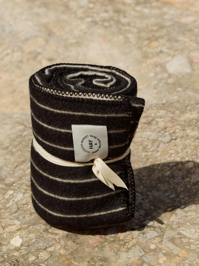 Outdoor Market Throw black with beige stripe.jpg