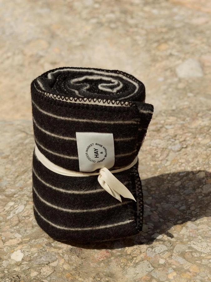 Outdoor Market Throw black with beige stripe.jpg