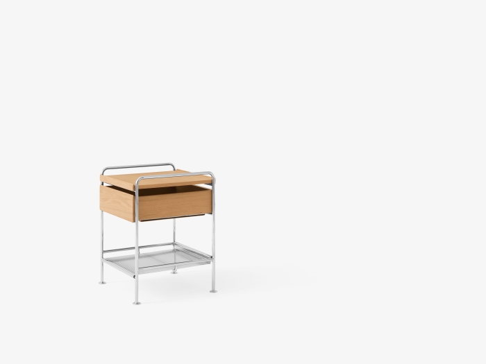 AI SEARCH-ATD_Packshots_154819A307_Alima NDS3_Chrome Lacquered Oak Tray_Angled Front.jpg