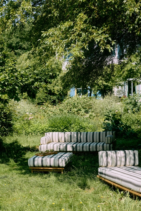 sofa outdoor TEAK chalkstripe.jpg