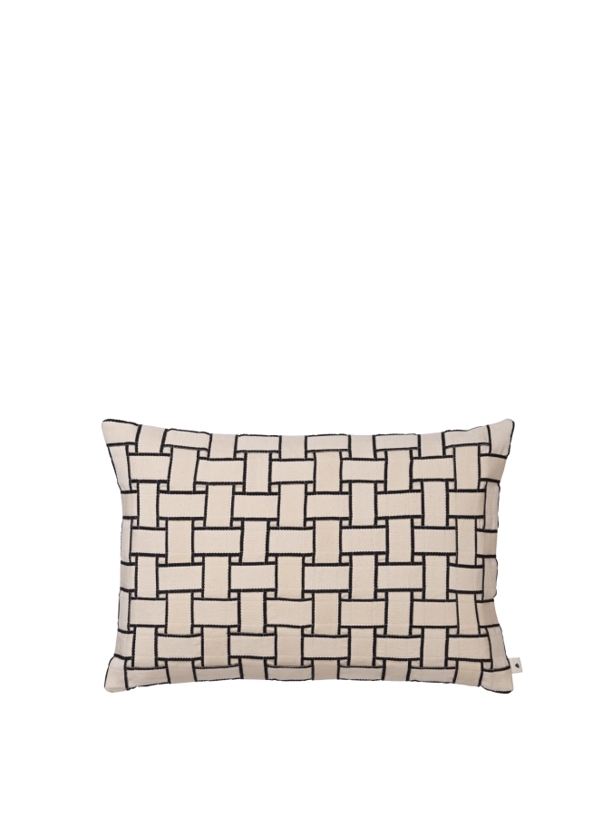 FERM LIVING poduszka prostokątna LATTICE – off-white/black.png
