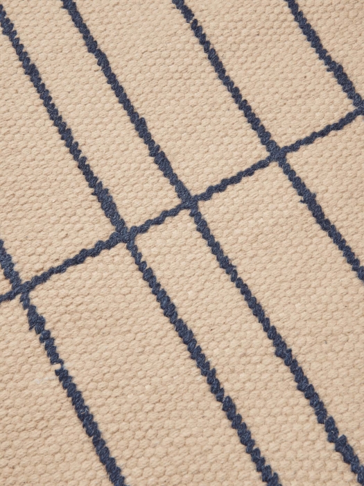 FERM LIVING dywan SEN – 200 x 300 – parchment/indigo.jpg