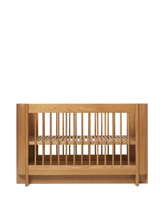 FERM LIVING łóżeczko dziecięce TILU – naturalny dąb.png