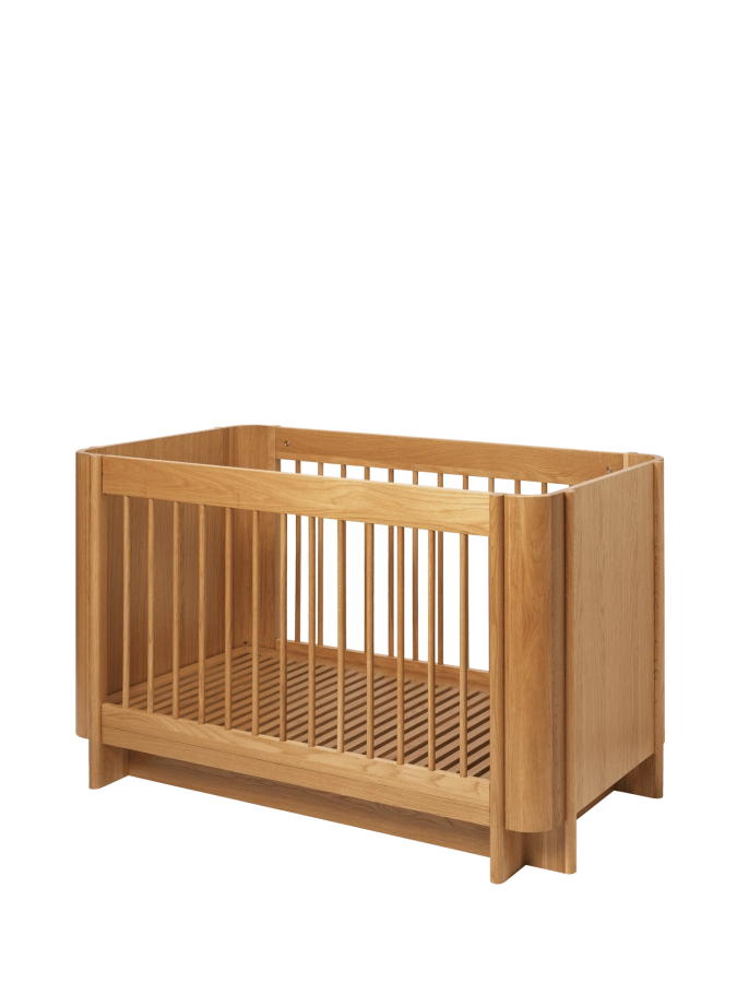 FERM LIVING łóżeczko dziecięce TILU – naturalny dąb.png