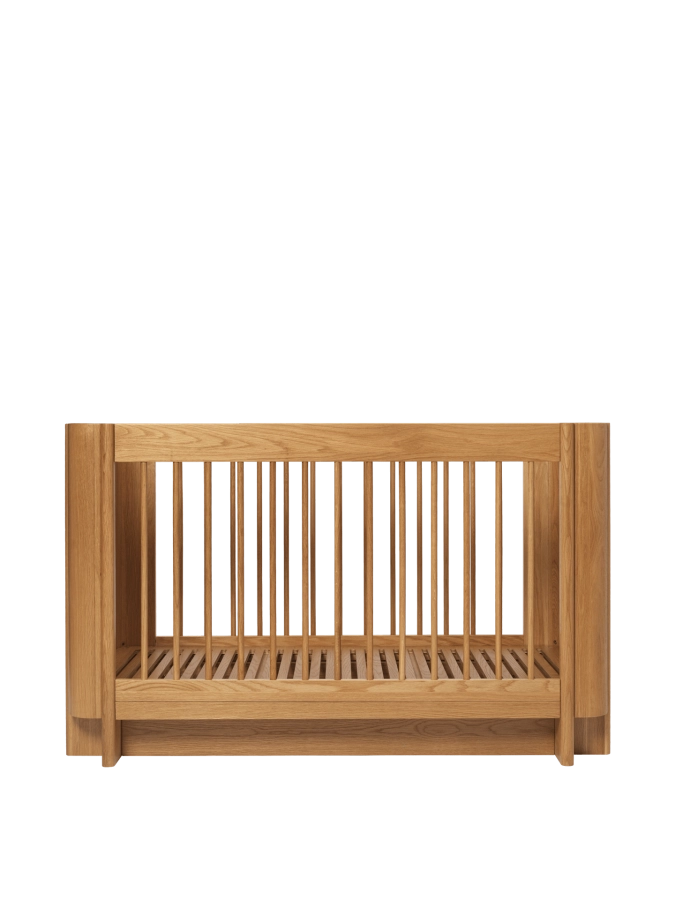 FERM LIVING łóżeczko dziecięce TILU – naturalny dąb.png