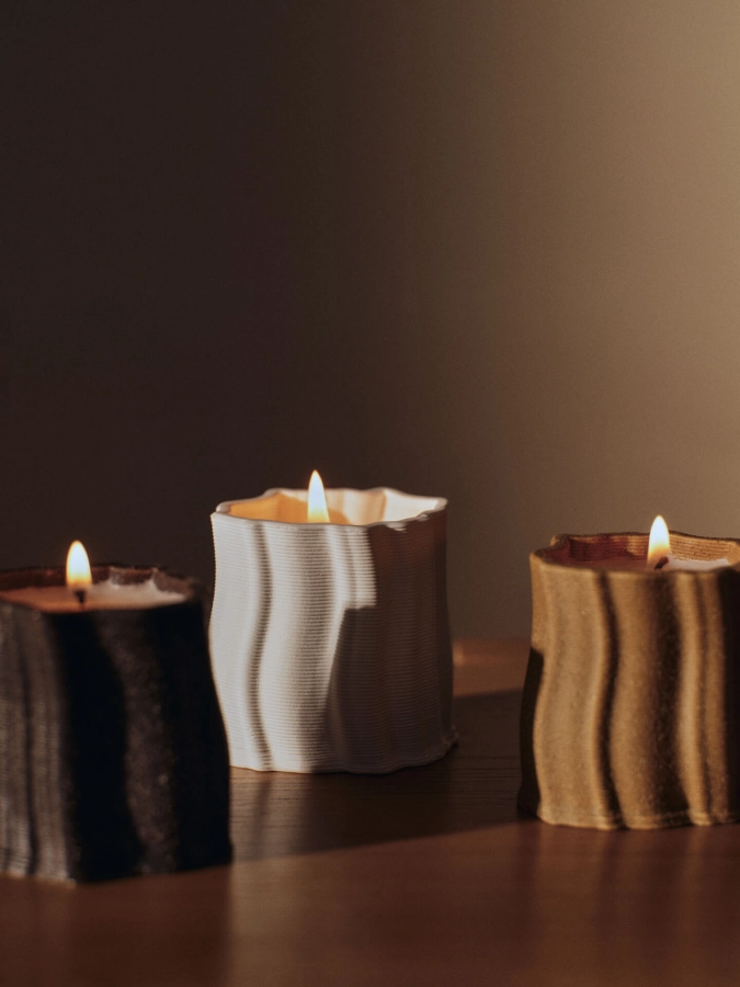 FERM LIVING świeca zapachowa RYLITH H9 – off-white.jpeg