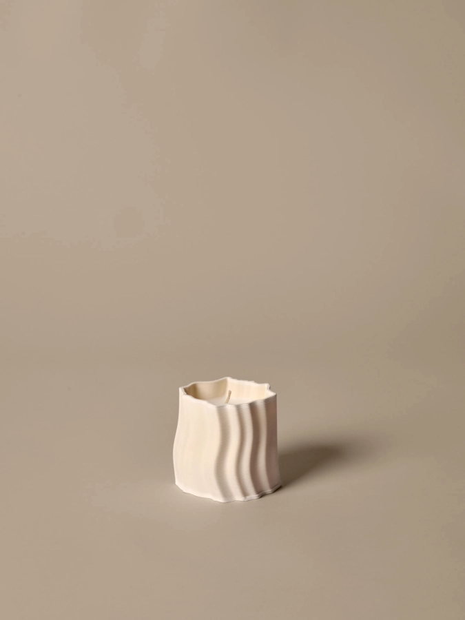 FERM LIVING świeca zapachowa RYLITH H9 – off-white.jpeg