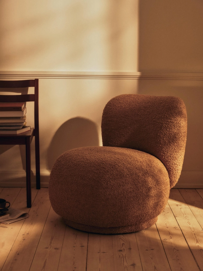 FERM LIVING fotel RICO PICCOLO Raw Bouclé – tan.jpeg