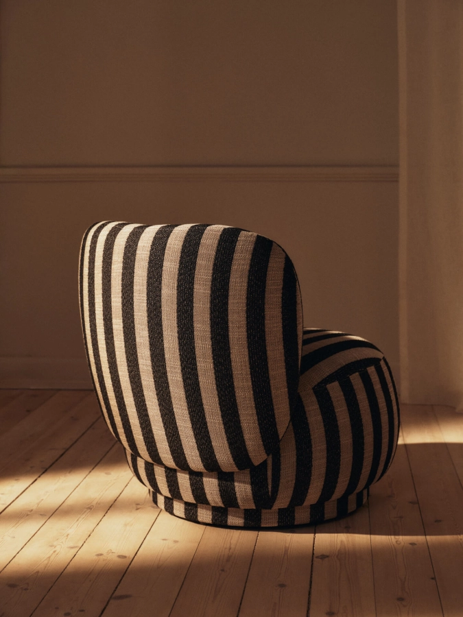 FERM LIVING fotel z funkcją obrotu RICO PICCOLO Louisiana - sand/black.jpeg