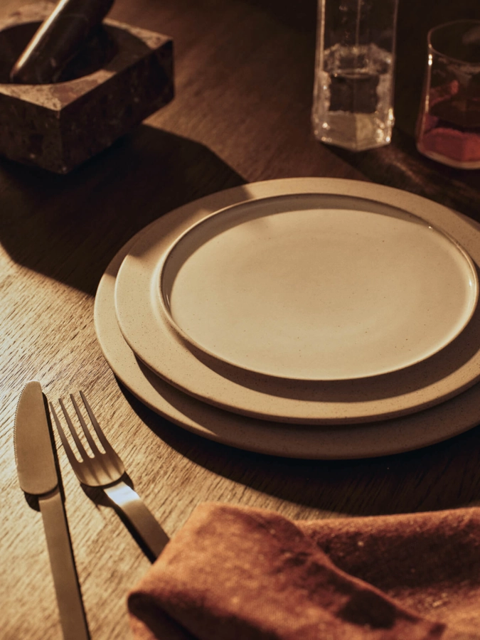 FERM LIVING zestaw 2 sztuk talerzy deserowych SONAE Ø28 – grey/white.jpeg