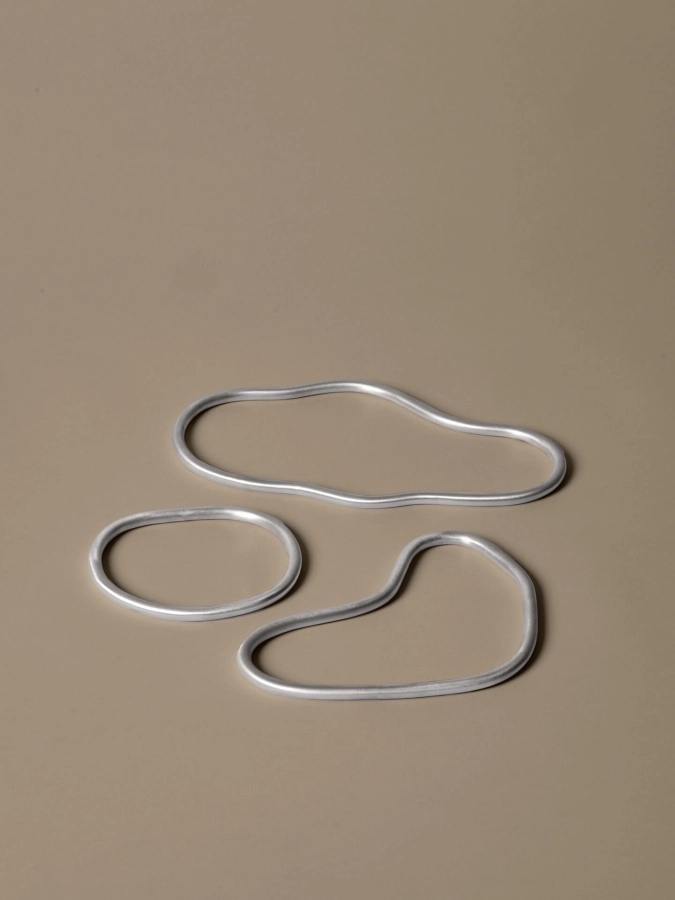 FERM LIVING zestaw 3 podstawek pod gorące naczynia POND – aluminium.jpeg
