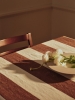 FERM LIVING obrus HALE – kasztanowy/jasna limonka.jpeg