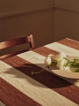 FERM LIVING obrus HALE – kasztanowy/jasna limonka.jpeg