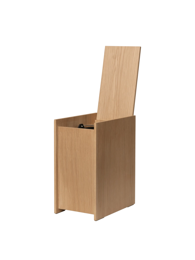 FERM LIVING drewniany kosz na śmieci SAMA 35 – dąb.png