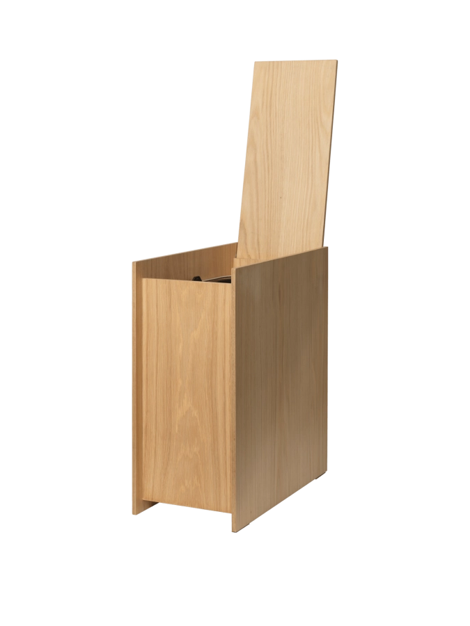 FERM LIVING drewniany kosz na śmieci SAMA 50 – dąb.png