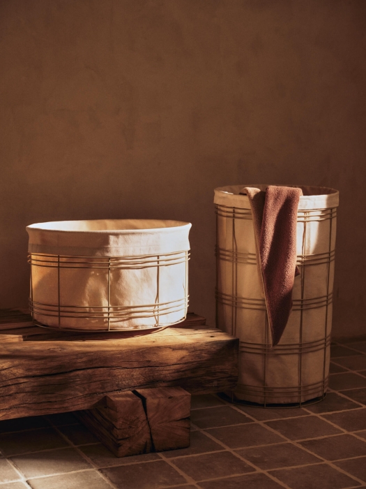 FERM LIVING kosz FIO niski – kaszmirowy/naturalny.jpeg