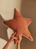 FERM LIVING poduszka STAR - brązowa glina.jpeg