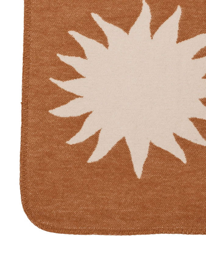 FERM LIVING koc SKYE – siena/pergaminowy.png
