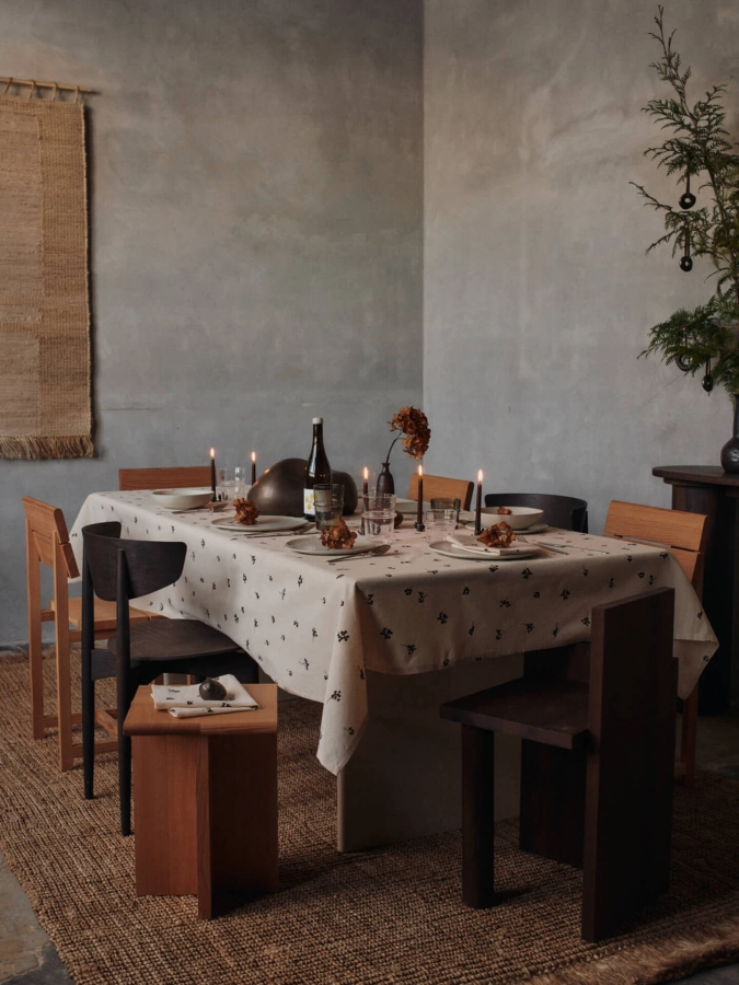 FERM LIVING obrus BAIES – naturalny/ciemna czekolada.jpeg