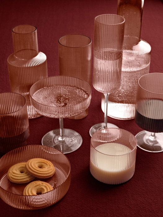 FERM LIVING szklanka RIPPLE LONG pudrowy róż zestaw 4 sztuk.jpg